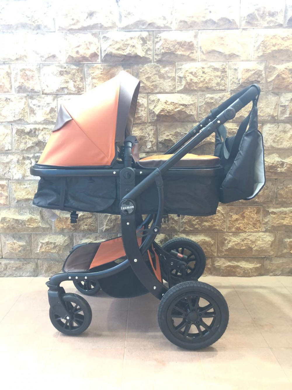 Коляска-трансформер Luxmom (Aimile) 608 2 в 1 с сумкой коричневый ч/р 