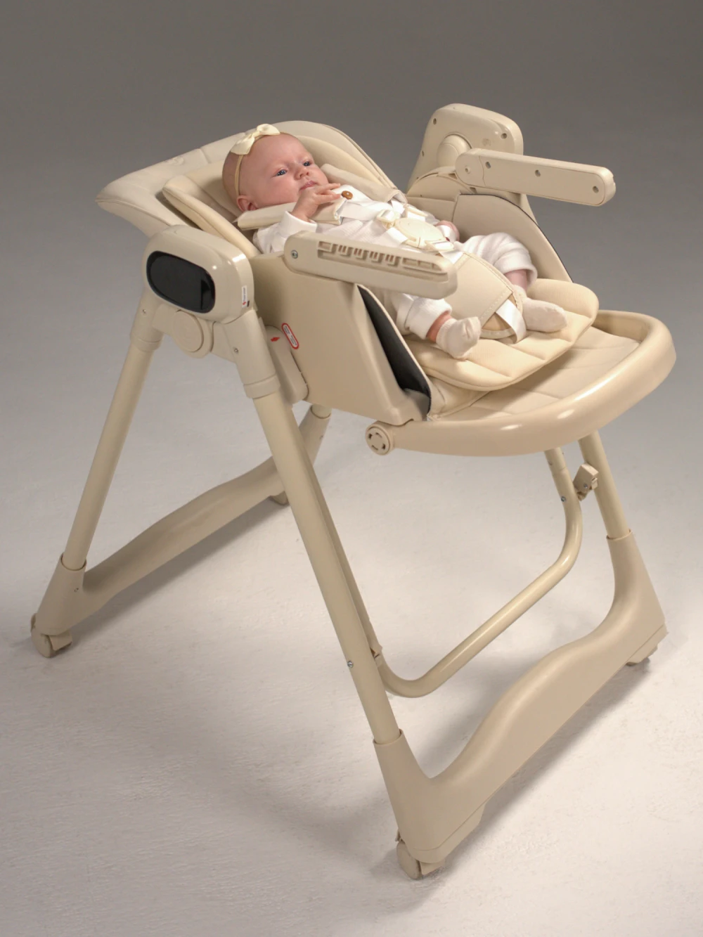 Стул-электрокачели для кормления Amarobaby Legacy коричневый